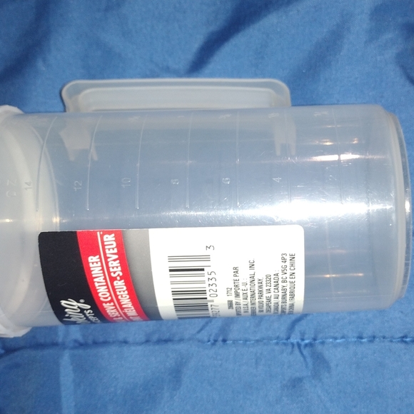 Mix and serve container - Picture 3 of 6